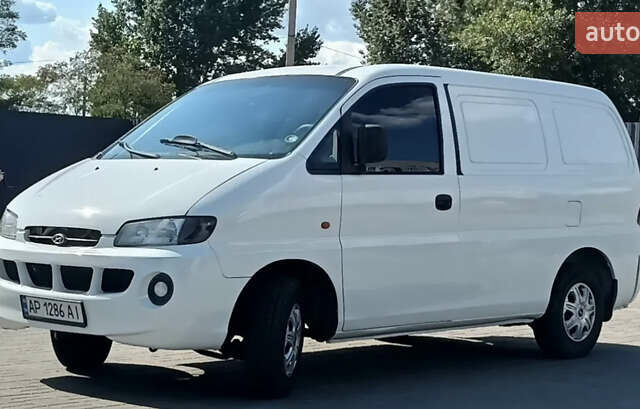 Белый Хендай Н 200, объемом двигателя 2.5 л и пробегом 430 тыс. км за 2500 $, фото 1 на Automoto.ua