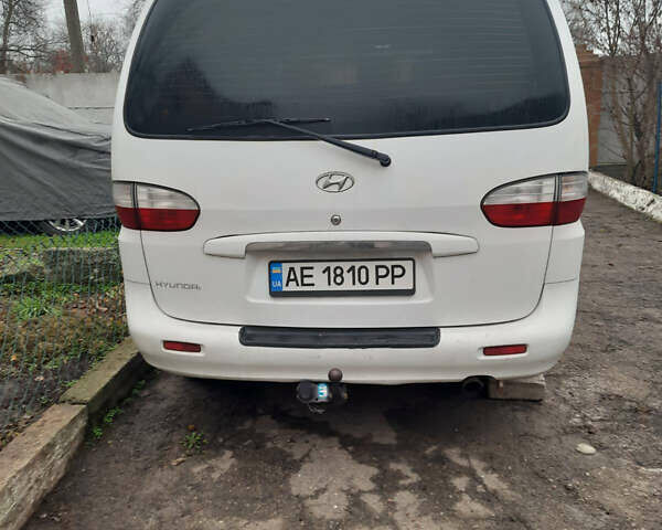 Білий Хендай Н 200, об'ємом двигуна 2.5 л та пробігом 281 тис. км за 5000 $, фото 1 на Automoto.ua