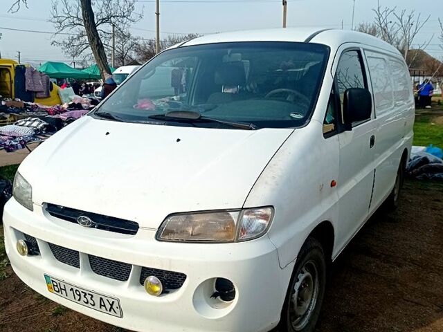 Белый Хендай Н 200, объемом двигателя 2.5 л и пробегом 350 тыс. км за 2700 $, фото 1 на Automoto.ua