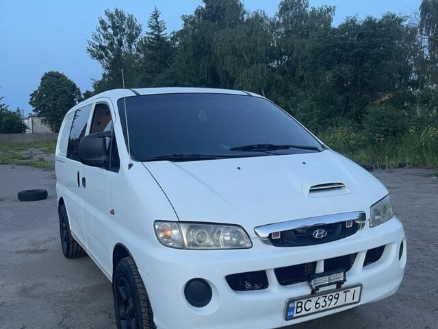 Белый Хендай Н 200, объемом двигателя 2.5 л и пробегом 400 тыс. км за 3300 $, фото 1 на Automoto.ua