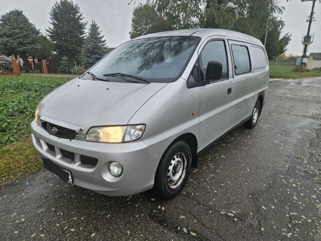 Білий Хендай Н 200, об'ємом двигуна 2.5 л та пробігом 309 тис. км за 2200 $, фото 1 на Automoto.ua