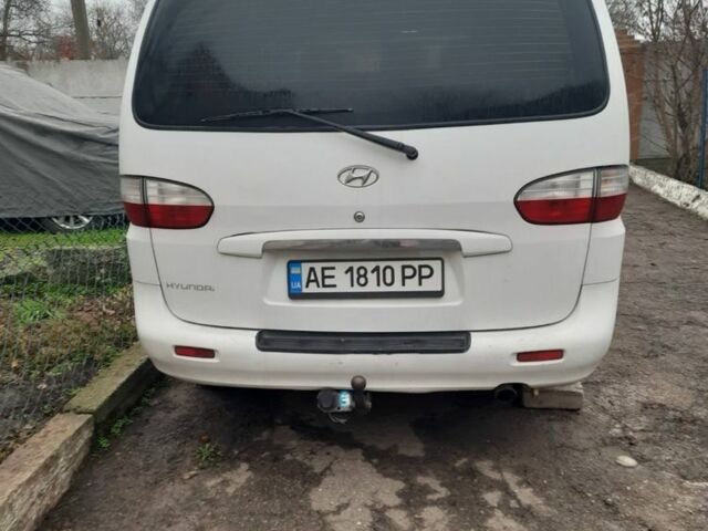 Білий Хендай Н 200, об'ємом двигуна 2.5 л та пробігом 281 тис. км за 5000 $, фото 1 на Automoto.ua