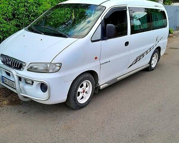 Белый Хендай Н 200, объемом двигателя 2.5 л и пробегом 203 тыс. км за 5000 $, фото 1 на Automoto.ua