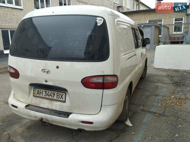 Белый Хендай Н 200, объемом двигателя 2.5 л и пробегом 212 тыс. км за 2500 $, фото 1 на Automoto.ua