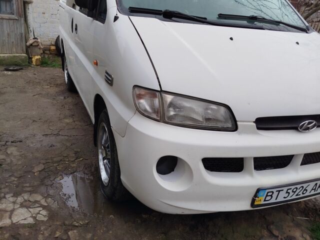 Белый Хендай Н 200, объемом двигателя 0 л и пробегом 350 тыс. км за 3800 $, фото 1 на Automoto.ua