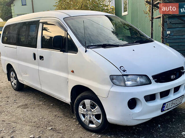 Белый Хендай Н 200, объемом двигателя 2.5 л и пробегом 300 тыс. км за 3500 $, фото 1 на Automoto.ua