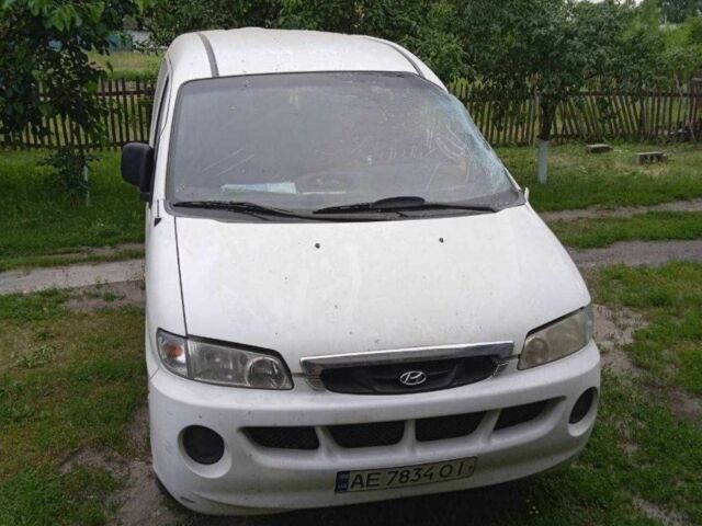 Белый Хендай Н 200, объемом двигателя 2.5 л и пробегом 2 тыс. км за 1800 $, фото 1 на Automoto.ua