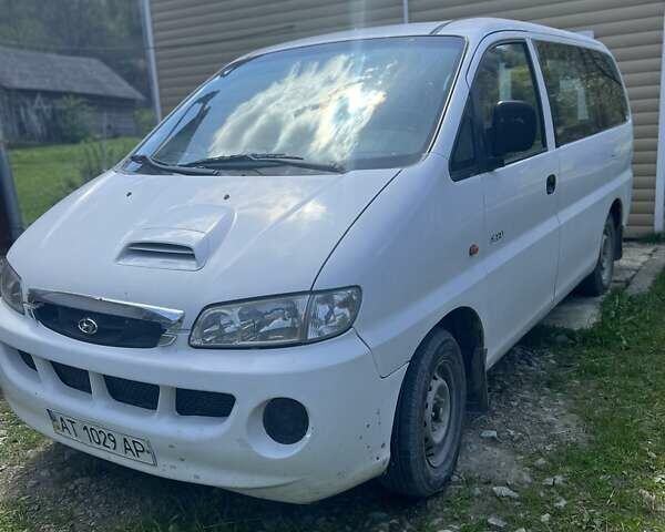 Білий Хендай Н 200, об'ємом двигуна 0 л та пробігом 182 тис. км за 3900 $, фото 1 на Automoto.ua