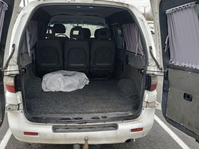 Белый Хендай Н 200, объемом двигателя 2.5 л и пробегом 3 тыс. км за 3200 $, фото 1 на Automoto.ua