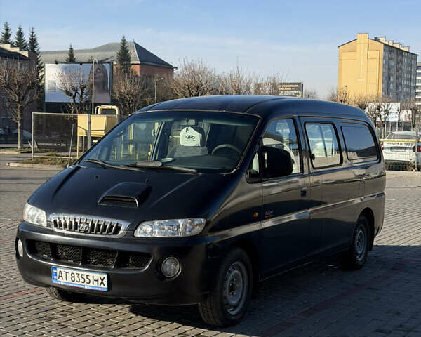 Черный Хендай Н 200, объемом двигателя 2.5 л и пробегом 348 тыс. км за 3800 $, фото 1 на Automoto.ua