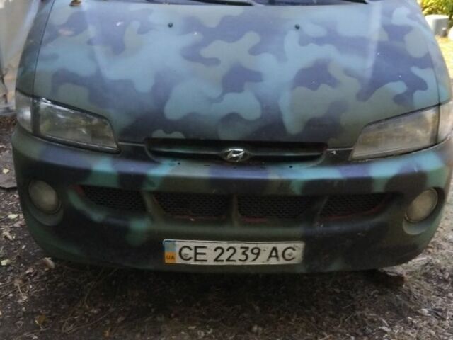 Красный Хендай Н 200, объемом двигателя 2.5 л и пробегом 200 тыс. км за 2500 $, фото 1 на Automoto.ua