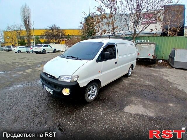 Белый Хендай Н 200 пасс., объемом двигателя 2.5 л и пробегом 300 тыс. км за 3299 $, фото 1 на Automoto.ua