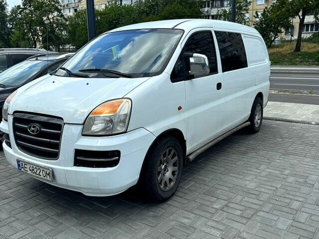 Білий Хендай Н 200 пас., об'ємом двигуна 2.4 л та пробігом 0 тис. км за 4200 $, фото 1 на Automoto.ua