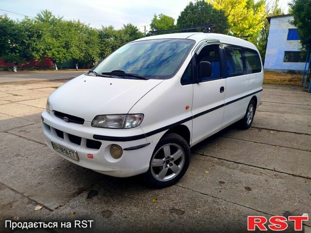 Белый Хендай Н 200 пасс., объемом двигателя 2.5 л и пробегом 250 тыс. км за 4100 $, фото 1 на Automoto.ua