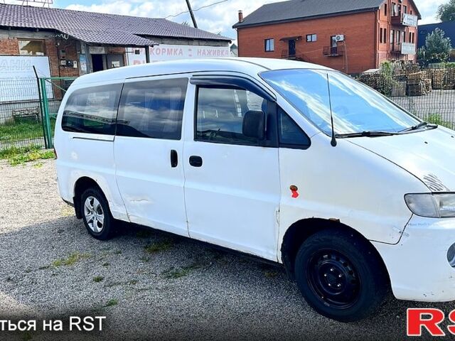 Белый Хендай Н 200 пасс., объемом двигателя 2.5 л и пробегом 400 тыс. км за 3000 $, фото 1 на Automoto.ua