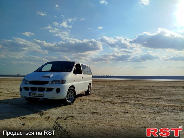 Белый Хендай Н 200 пасс., объемом двигателя 2.5 л и пробегом 289 тыс. км за 3600 $, фото 1 на Automoto.ua