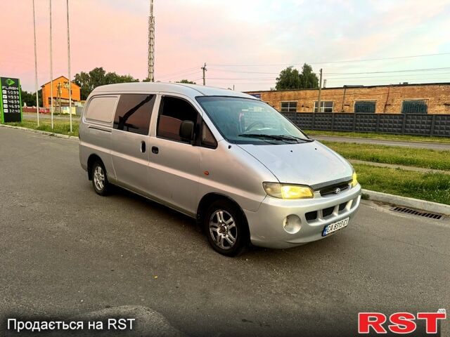 Сірий Хендай Н 200 пас., об'ємом двигуна 2.5 л та пробігом 310 тис. км за 2000 $, фото 1 на Automoto.ua