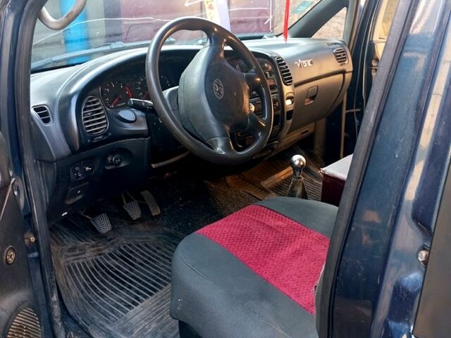 Синий Хендай Н 200 пасс., объемом двигателя 2.5 л и пробегом 0 тыс. км за 3500 $, фото 1 на Automoto.ua