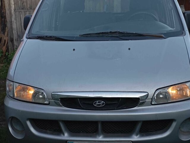 Сірий Хендай Н 200, об'ємом двигуна 2.5 л та пробігом 323 тис. км за 130000 $, фото 1 на Automoto.ua