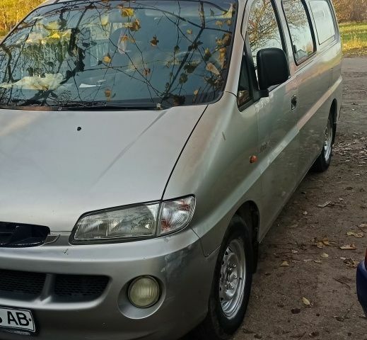 Серый Хендай Н 200, объемом двигателя 0 л и пробегом 433 тыс. км за 2361 $, фото 1 на Automoto.ua