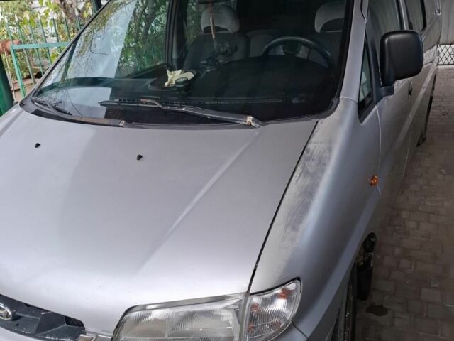 Серый Хендай Н 200, объемом двигателя 2.5 л и пробегом 230 тыс. км за 2000 $, фото 1 на Automoto.ua