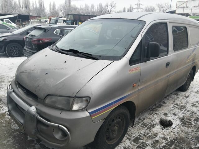 Серый Хендай Н 200, объемом двигателя 2.5 л и пробегом 277 тыс. км за 4000 $, фото 1 на Automoto.ua