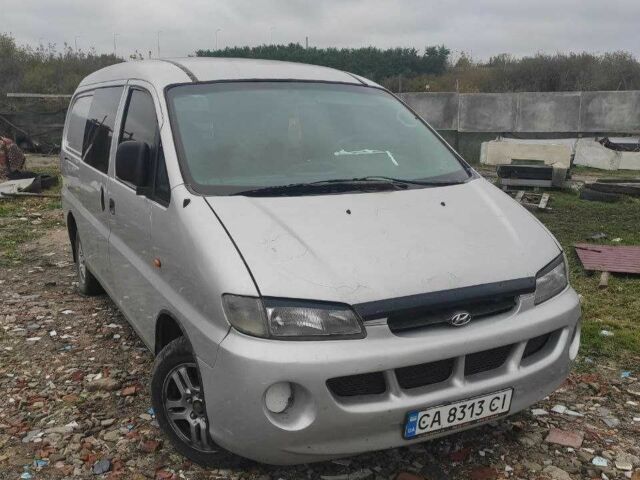 Серый Хендай Н 200, объемом двигателя 2.5 л и пробегом 385 тыс. км за 3200 $, фото 1 на Automoto.ua