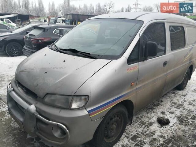 Серый Хендай Н 200, объемом двигателя 2.48 л и пробегом 277 тыс. км за 4000 $, фото 1 на Automoto.ua