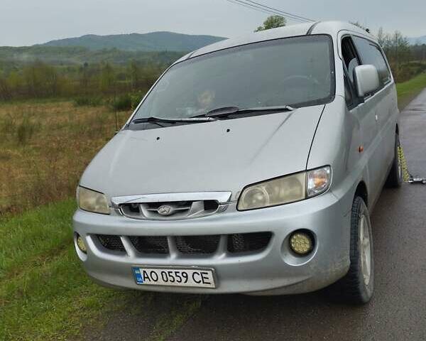 Серый Хендай Н 200, объемом двигателя 2.5 л и пробегом 380 тыс. км за 3500 $, фото 1 на Automoto.ua