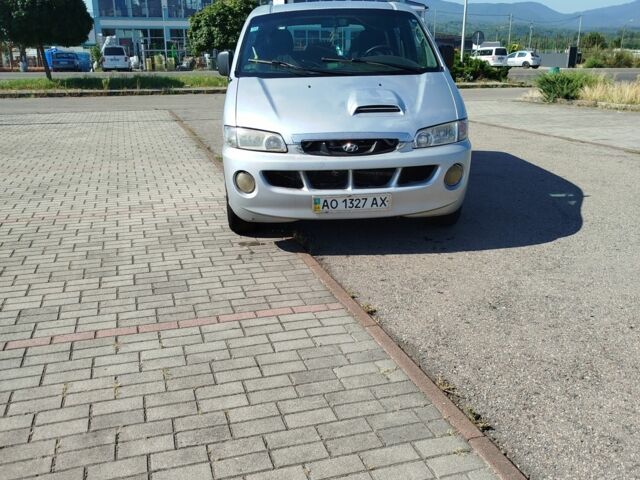 Сірий Хендай Н 200, об'ємом двигуна 2.5 л та пробігом 306 тис. км за 3000 $, фото 1 на Automoto.ua