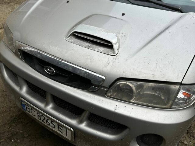 Серый Хендай Н 200, объемом двигателя 2.5 л и пробегом 2 тыс. км за 4000 $, фото 1 на Automoto.ua