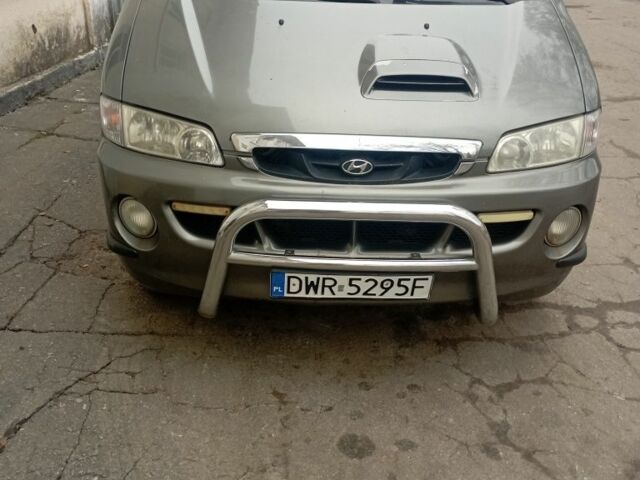 Серый Хендай Н 200, объемом двигателя 2 л и пробегом 300 тыс. км за 2999 $, фото 1 на Automoto.ua