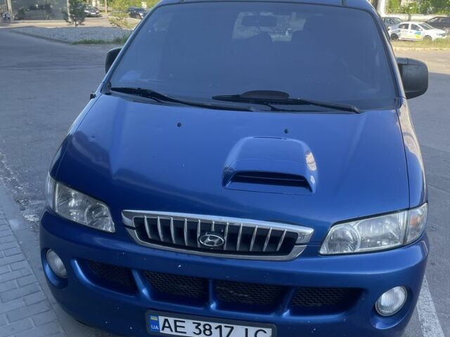 Синій Хендай Н 200, об'ємом двигуна 2.5 л та пробігом 268 тис. км за 5100 $, фото 1 на Automoto.ua