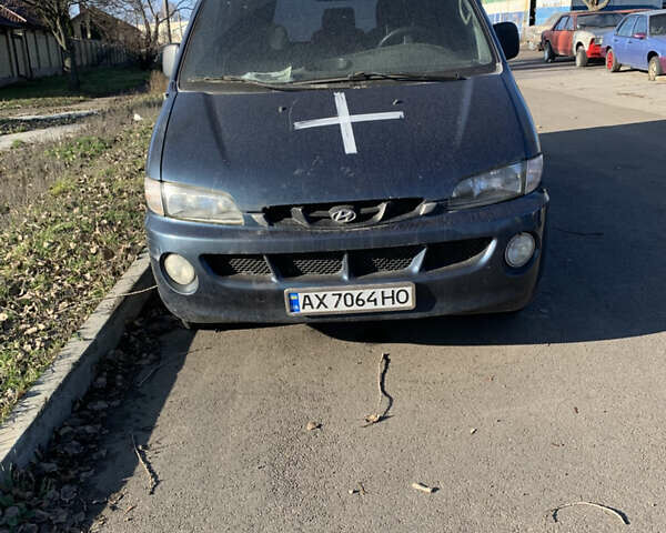 Синий Хендай Н 200, объемом двигателя 2.5 л и пробегом 100 тыс. км за 3000 $, фото 1 на Automoto.ua