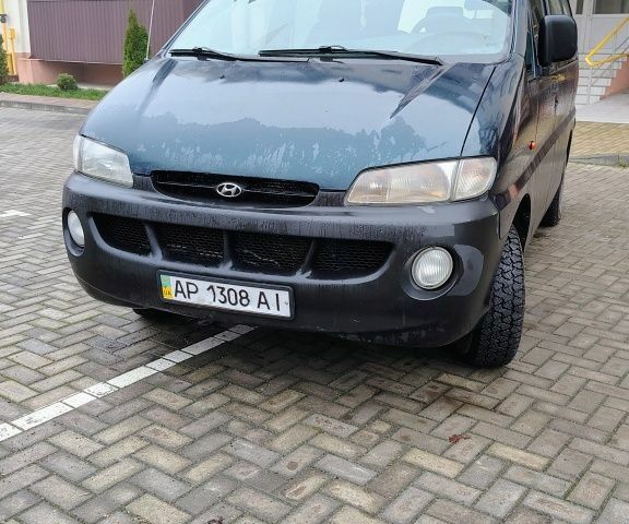 Синий Хендай Н 200, объемом двигателя 0 л и пробегом 3 тыс. км за 1700 $, фото 1 на Automoto.ua