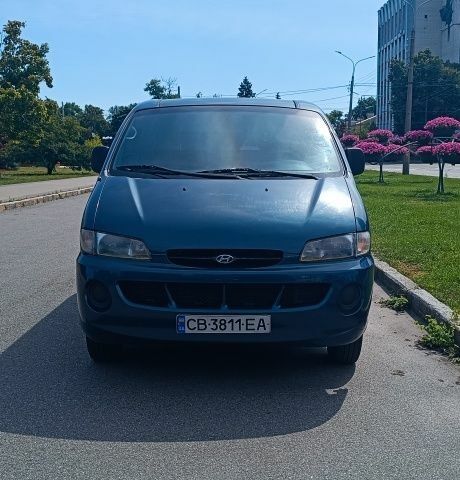 Синий Хендай Н 200, объемом двигателя 2.5 л и пробегом 300 тыс. км за 3999 $, фото 1 на Automoto.ua
