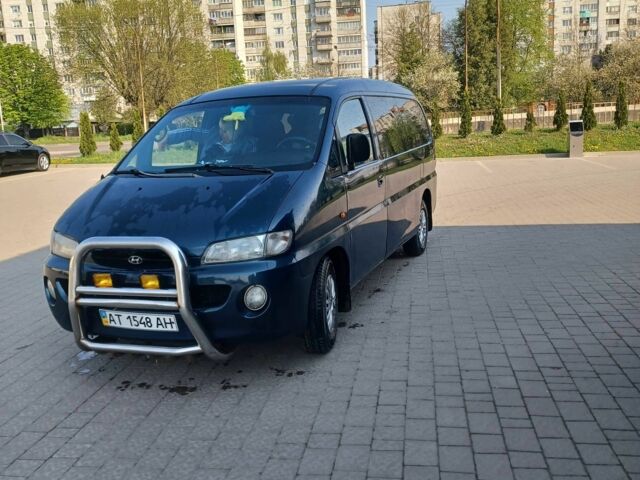 Синий Хендай Н 200, объемом двигателя 2.5 л и пробегом 333 тыс. км за 2500 $, фото 1 на Automoto.ua