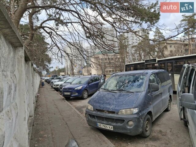 Синій Хендай Н 200, об'ємом двигуна 2.48 л та пробігом 300 тис. км за 3000 $, фото 1 на Automoto.ua