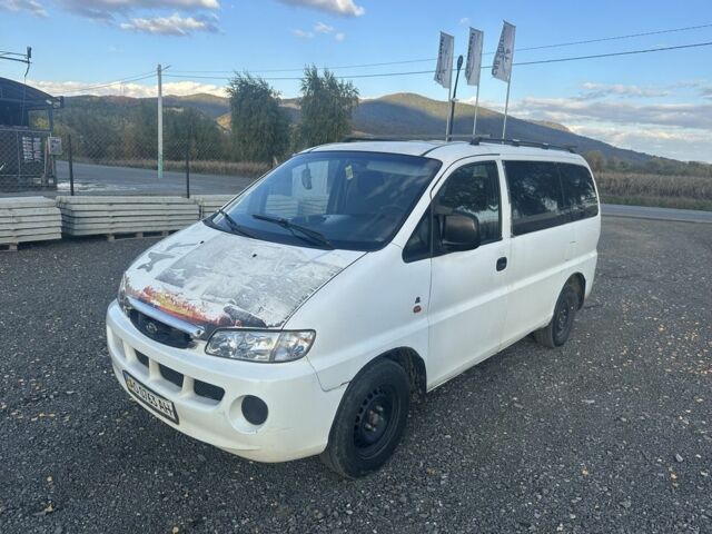 Белый Хендай Н1 (Старекс), объемом двигателя 2.5 л и пробегом 300 тыс. км за 2850 $, фото 1 на Automoto.ua