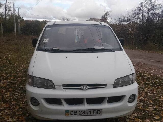 Белый Хендай Н1 (Старекс), объемом двигателя 2.5 л и пробегом 227 тыс. км за 2500 $, фото 1 на Automoto.ua