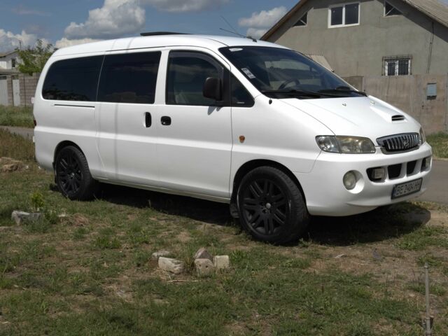 Білий Хендай Н1 (Старекс), об'ємом двигуна 2.5 л та пробігом 370 тис. км за 6000 $, фото 1 на Automoto.ua