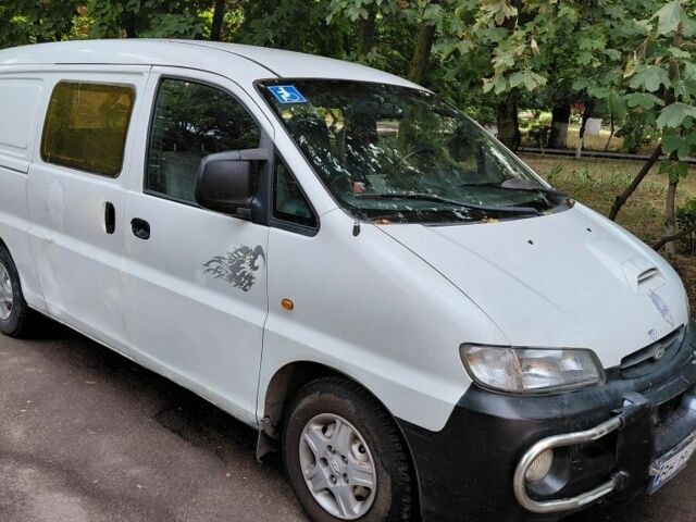 Белый Хендай Н1 (Старекс), объемом двигателя 2.5 л и пробегом 278 тыс. км за 1571 $, фото 1 на Automoto.ua