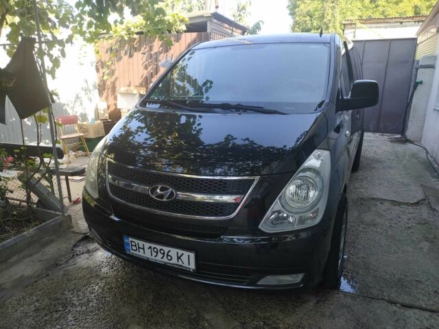 Черный Хендай Н1 (Старекс), объемом двигателя 2.5 л и пробегом 260 тыс. км за 13950 $, фото 1 на Automoto.ua