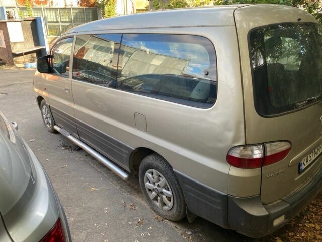 Серый Хендай Н1 (Старекс), объемом двигателя 2.5 л и пробегом 311 тыс. км за 3500 $, фото 1 на Automoto.ua