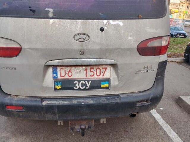 Серый Хендай Н1 (Старекс), объемом двигателя 0 л и пробегом 200 тыс. км за 1500 $, фото 1 на Automoto.ua