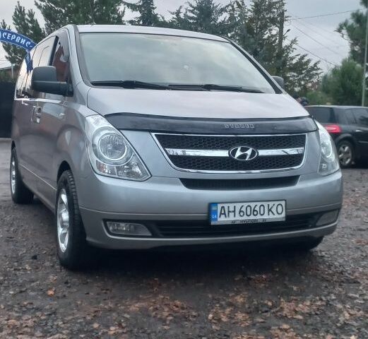 Сірий Хендай Н1 (Старекс), об'ємом двигуна 2.5 л та пробігом 216 тис. км за 12500 $, фото 1 на Automoto.ua