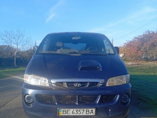 Синий Хендай Н1 (Старекс), объемом двигателя 2.5 л и пробегом 287 тыс. км за 3000 $, фото 1 на Automoto.ua