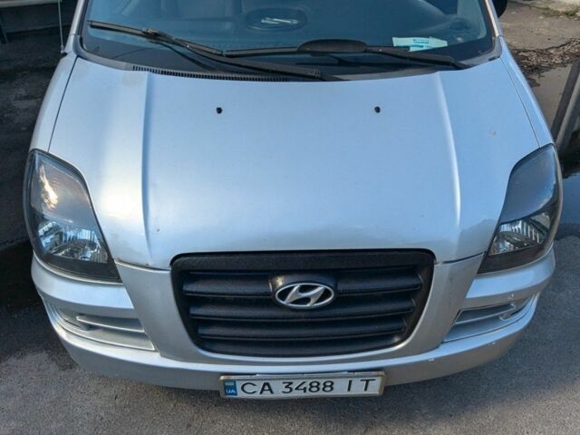Сірий Хендай Н1, об'ємом двигуна 2.4 л та пробігом 433 тис. км за 3900 $, фото 1 на Automoto.ua