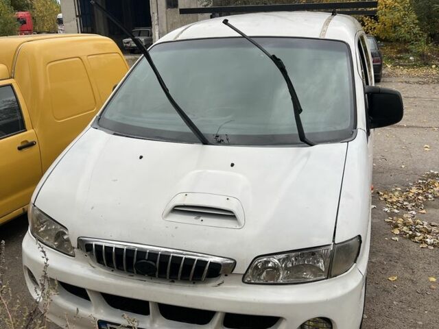 Белый Хендай Н 100, объемом двигателя 2.5 л и пробегом 300 тыс. км за 4000 $, фото 1 на Automoto.ua