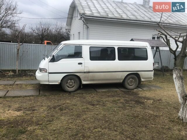 Белый Хендай Н 100, объемом двигателя 2.9 л и пробегом 300 тыс. км за 1600 $, фото 1 на Automoto.ua